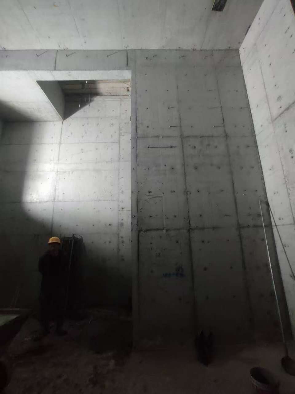 复兴墙上开槽钢筋断了有影响吗